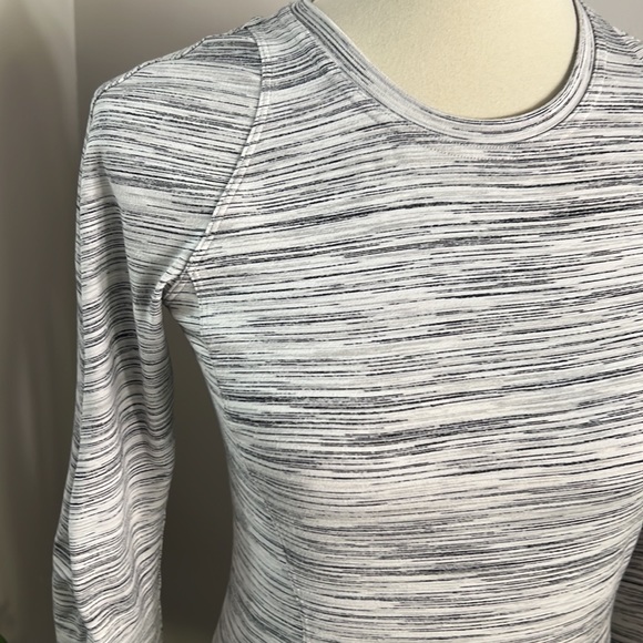 🍋lululemon Runderful Long Sleeve - Picture 4 of 10